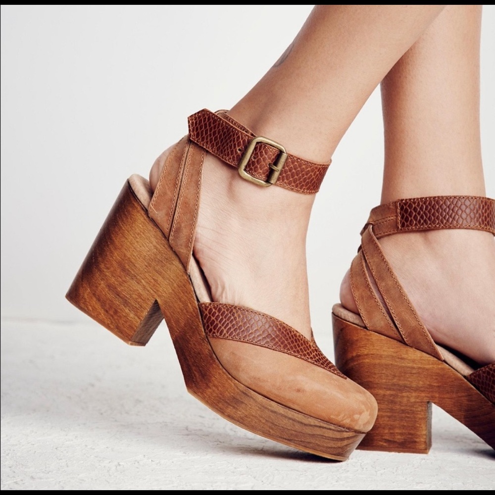 ❤️ Free People Walk this Way Clog Women’s size 7 / European 37